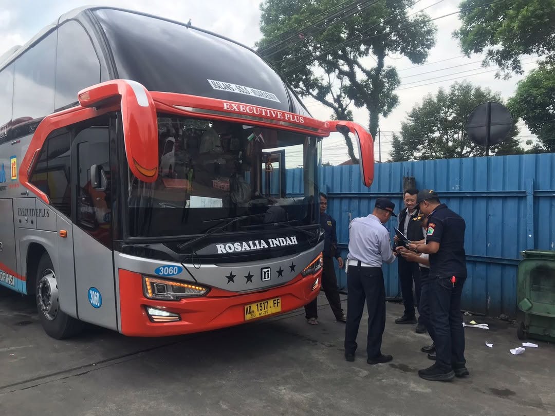 Giat Rampcheck Armada Bus dalam rangka Natal dan Tahun Baru 2024/2025 di Kota Malang