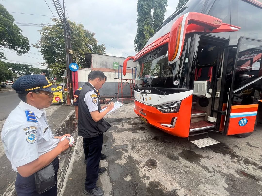 Giat Rampcheck Armada Bus dalam rangka Natal dan Tahun Baru 2024/2025 di Kota Malang